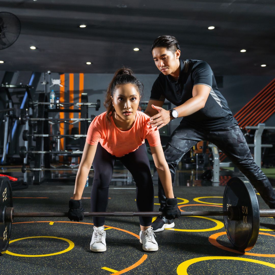 personal trainer with client